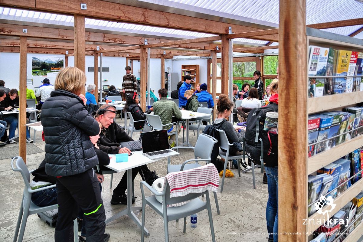 Świetlica i jadalnia na kempingu w Reykjaviku Świetlica i jadalnia na kempingu w Reykjaviku