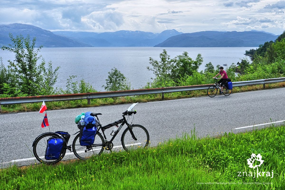 Szosa wzdłuż Hardangerfjordu Szosa wzdłuż Hardangerfjordu