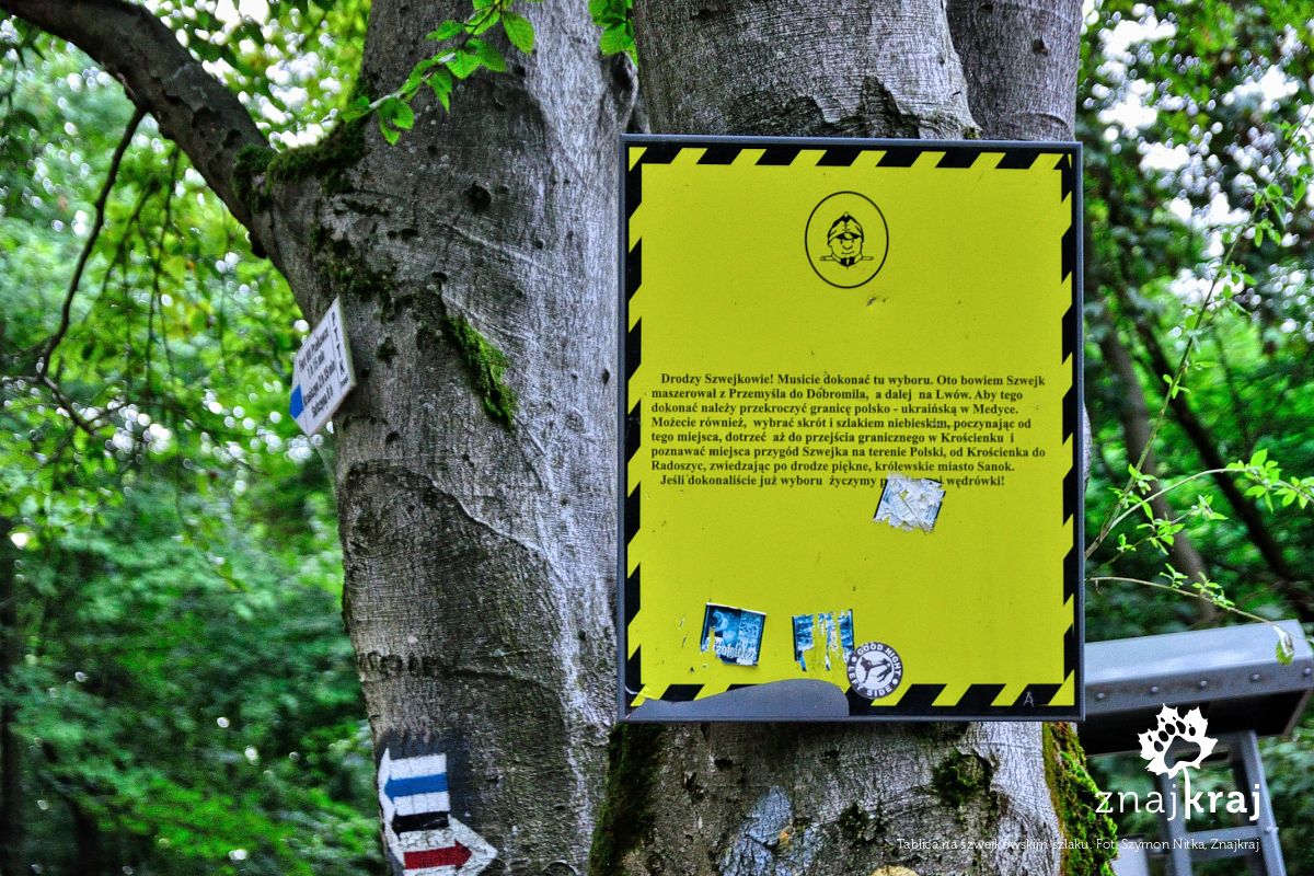 Tablica na szwejkowskim szlaku