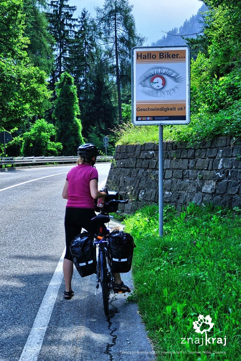 Tablica pospieszająca (?) rowerzystę Tablica pospieszająca (?) rowerzystę