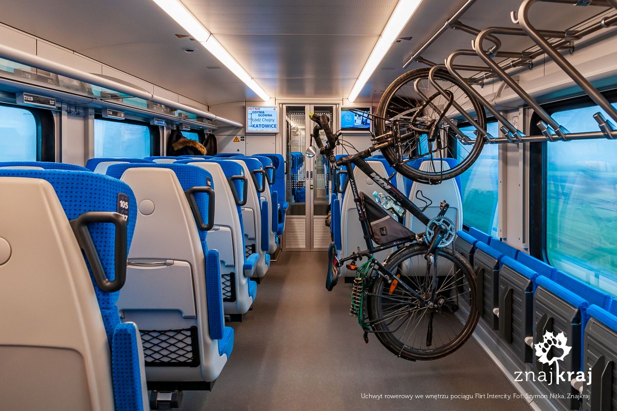 Uchwyt rowerowy we wnętrzu pociągu Flirt Intercity