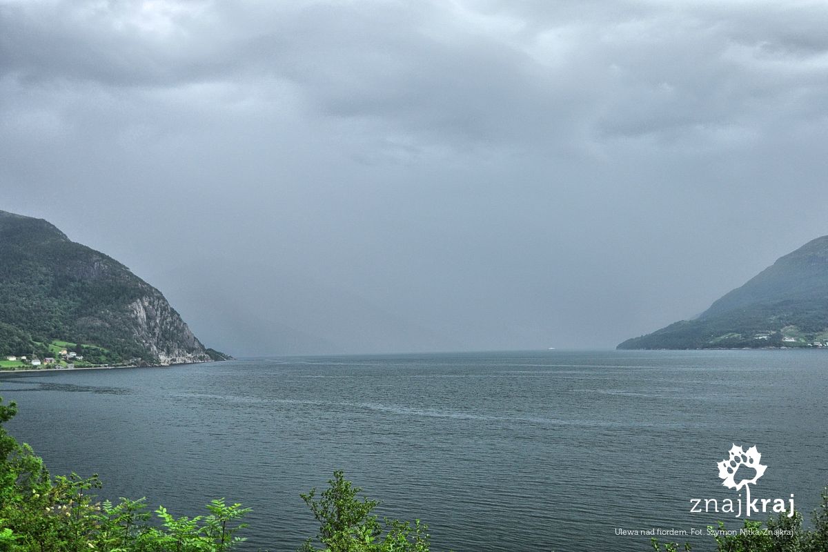 Ulewa nad fiordem Ulewa nad fiordem