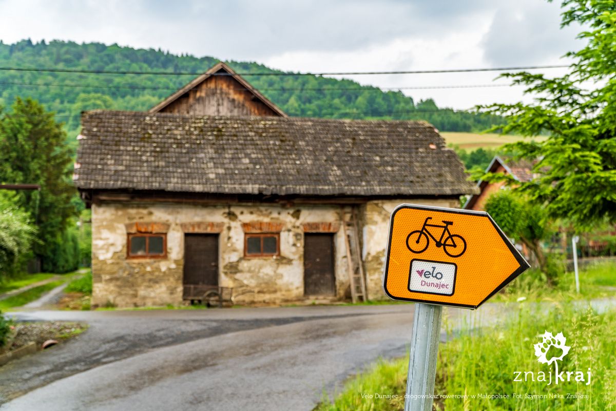 Velo Dunajec - drogowskaz rowerowy w Małopolsce
