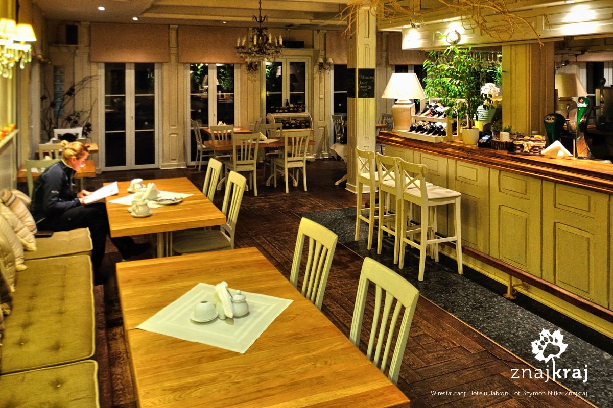 W restauracji Hotelu Jabłoń W restauracji Hotelu Jabłoń