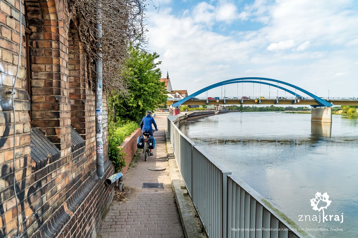 Wąski przejazd we Frankfurcie nad Odrą