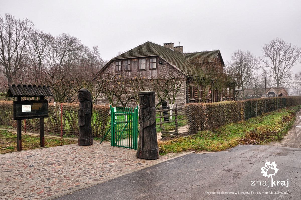 Wejście do skansenu w Sieradzu Wejście do skansenu w Sieradzu