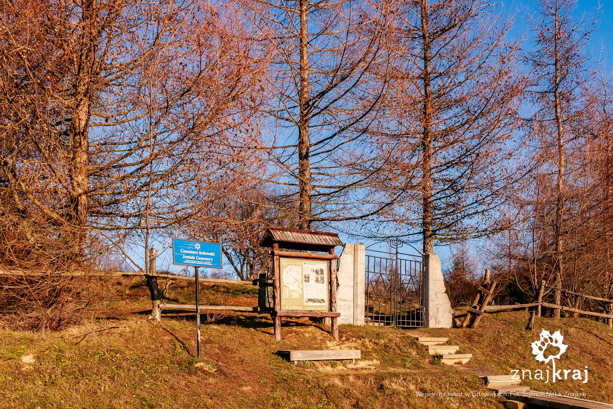 Wejście na kirkut w Lutowiskach