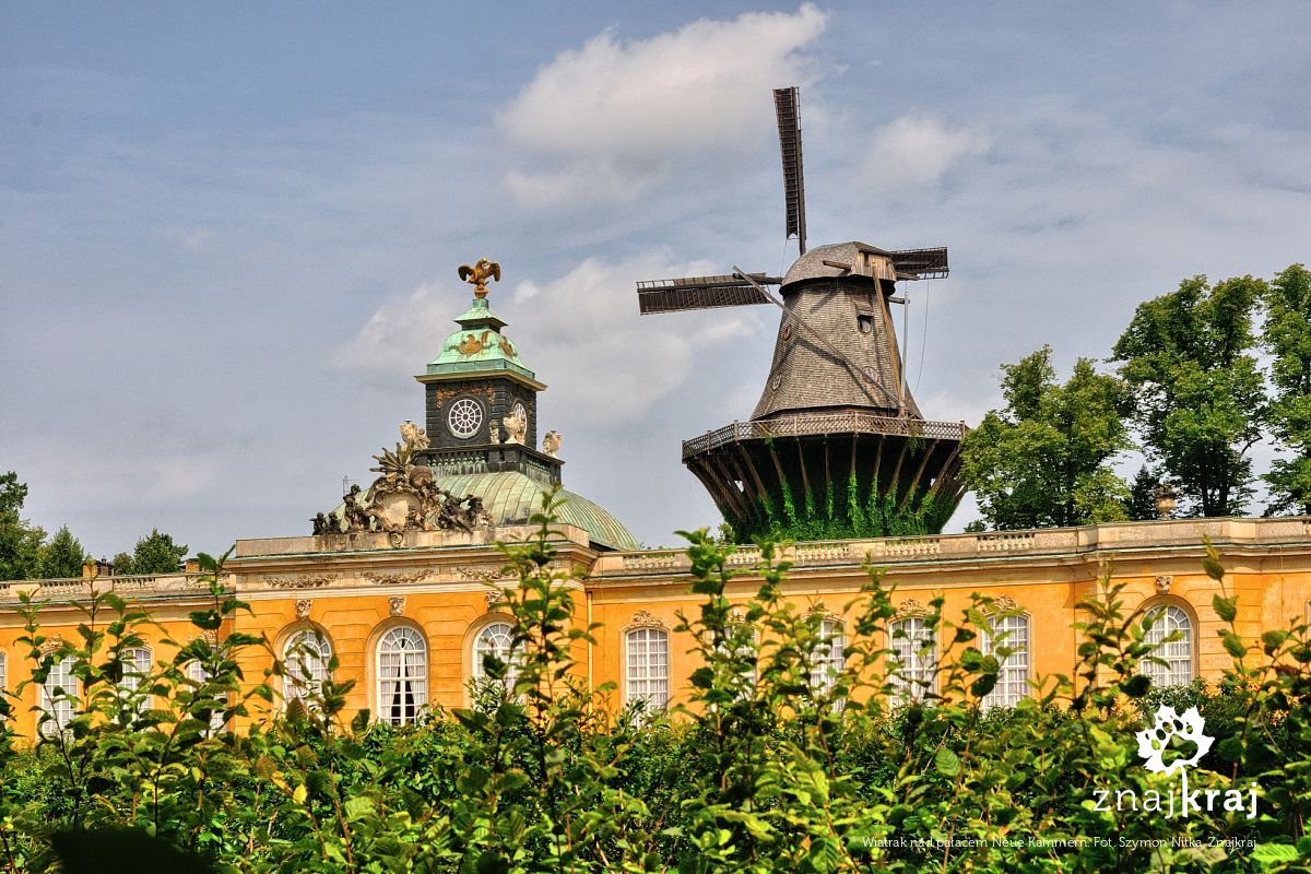 Wiatrak nad pałacem Neue Kammern