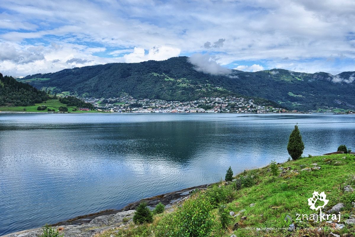 Widok na Sogndal z kempingu Widok na Sogndal z kempingu