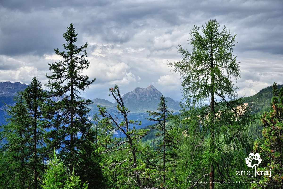 Widok z drogi na Passo di Valparola Widok z drogi na Passo di Valparola