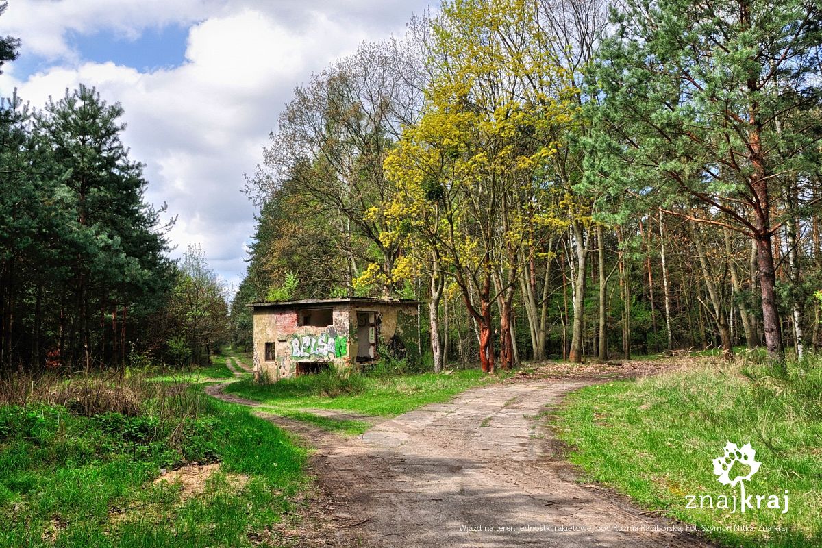 Wjazd na teren jednostki rakietowej pod Kuźnią Raciborską Wjazd na teren jednostki rakietowej pod Kuźnią Raciborską