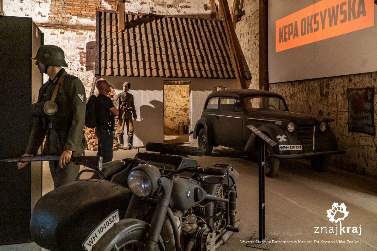 Wnętrze Muzeum Pancernego w Kłaninie