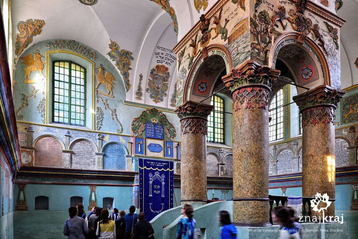 Wnętrze synagogi w Leżajsku