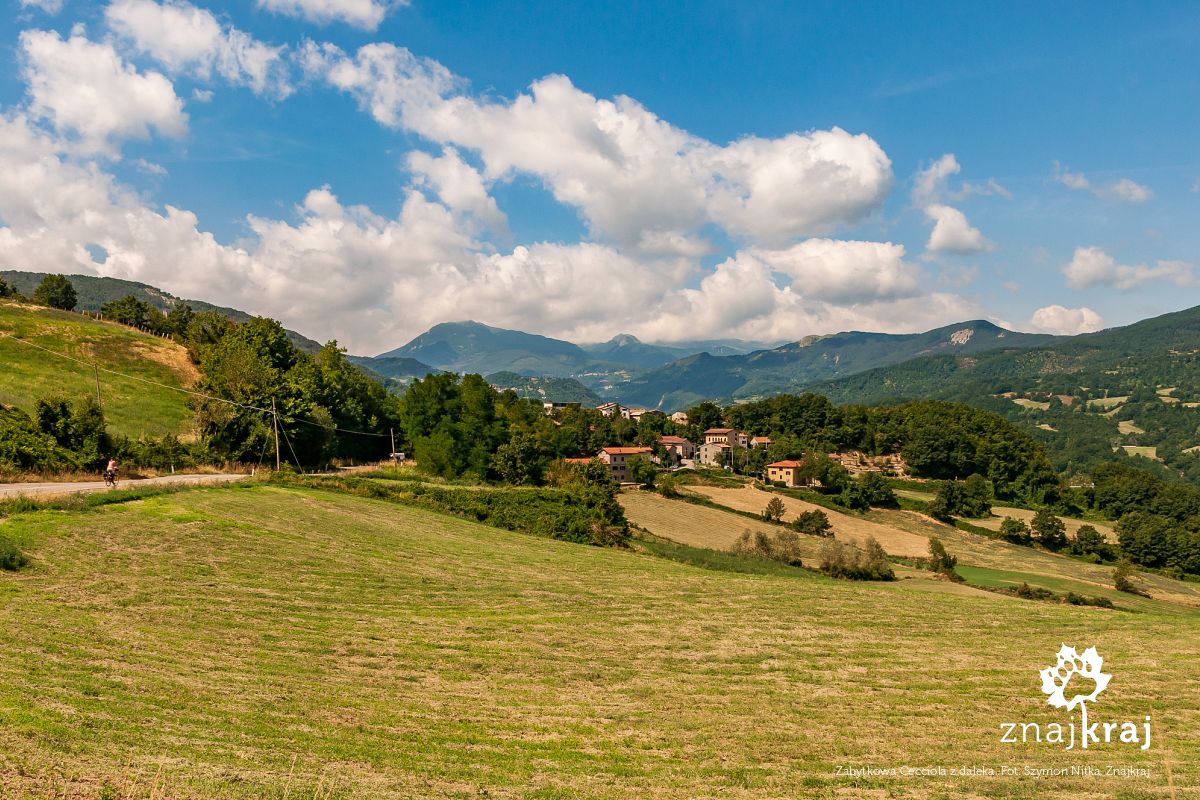 Zabytkowa Cecciola z daleka