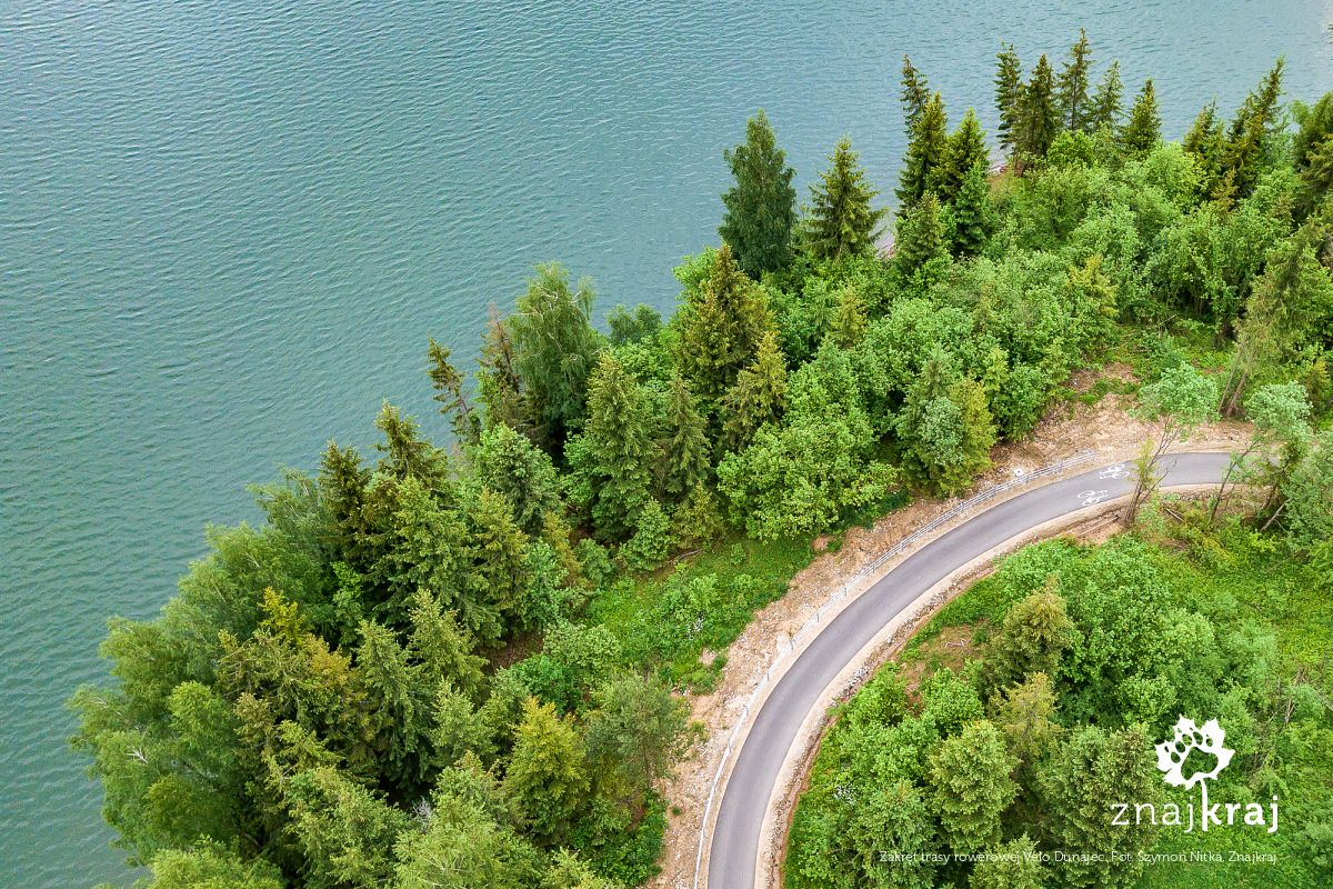 Zakręt trasy rowerowej Velo Dunajec