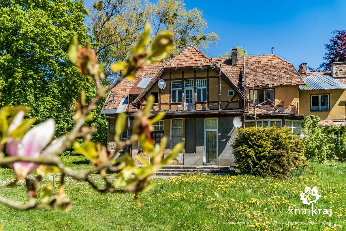 Zniszczony dwór w Górze koło Wejherowa