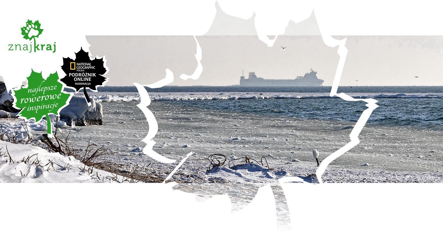 Hel, śnieg, biegówki i statki na horyzoncie