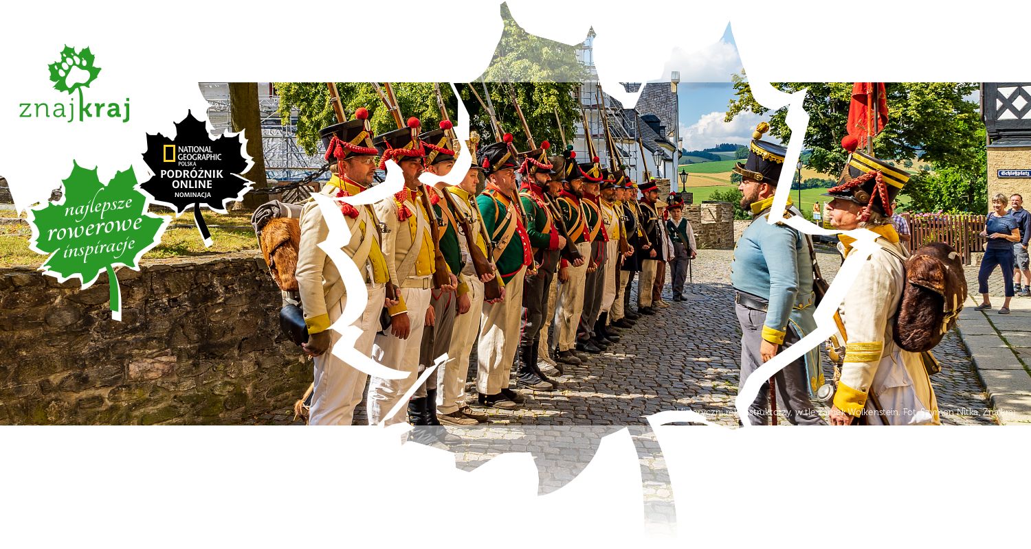 Historyczni rekonstruktorzy, w tle zamek Wolkenstein