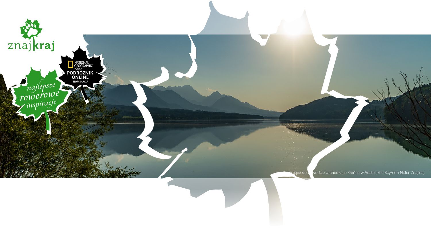 Odbijające się w wodzie zachodzące Słońce w Austrii