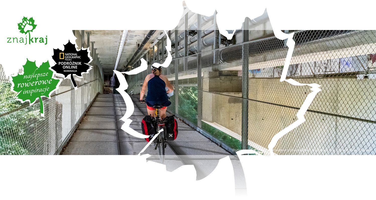 Podwieszany przejazd dla rowerów pod wiaduktem autostrady