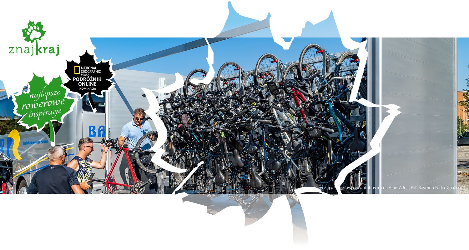 Przyczepa rowerowa za autobusem na Alpe-Adria