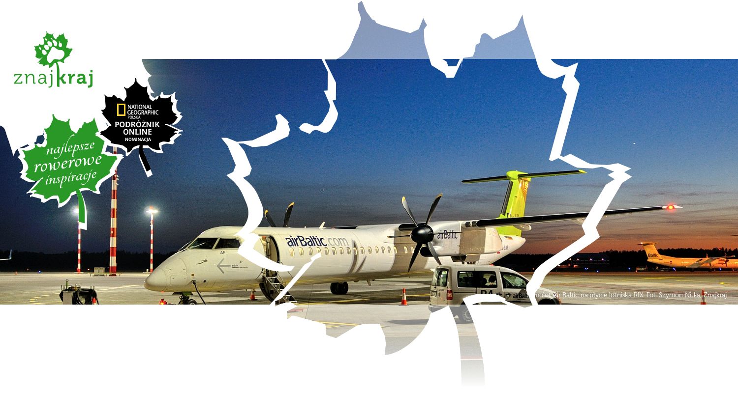 Samolot Air Baltic na płycie lotniska RIX