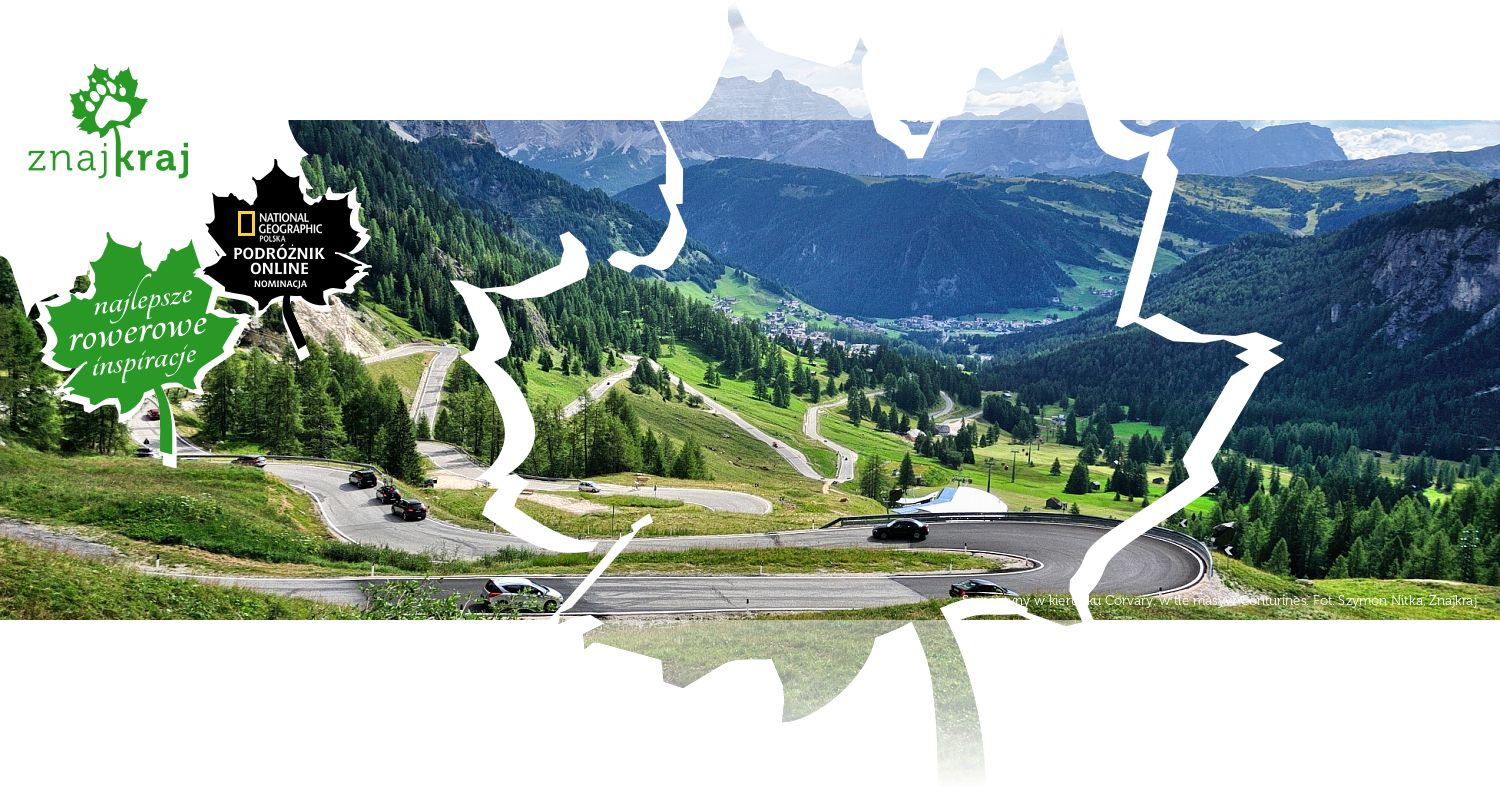 Serpentyny w kierunku Corvary, w tle masyw Conturines