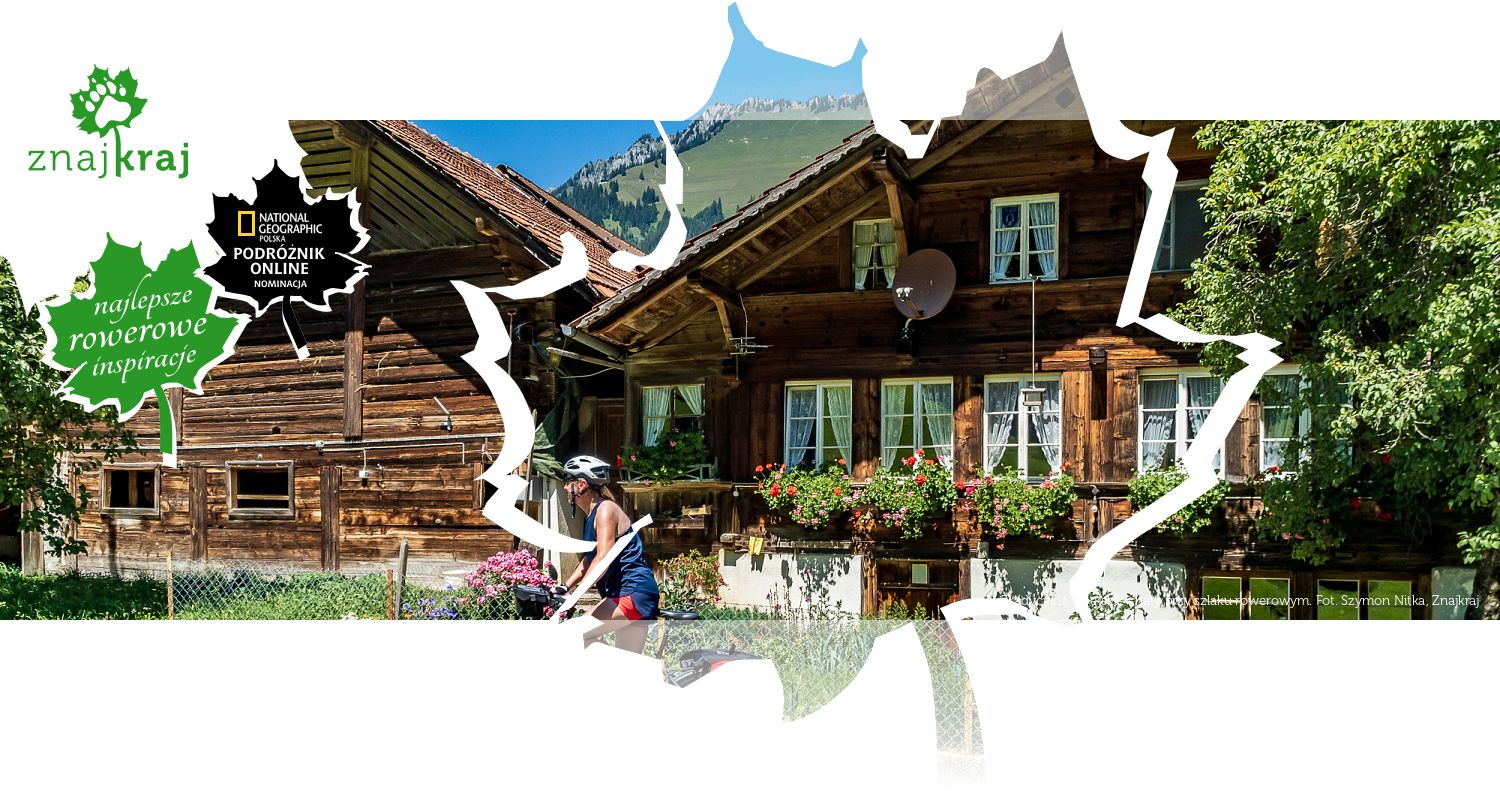 Tradycyjne alpejskie chaty przy szlaku rowerowym