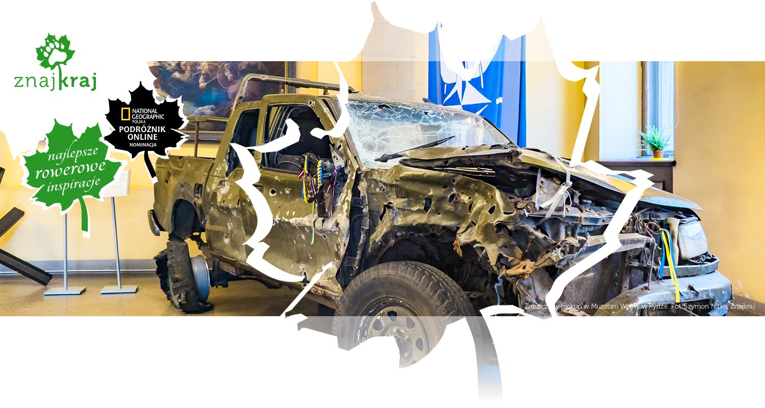 Zniszczony pickup w Muzeum Wojny w Rydze