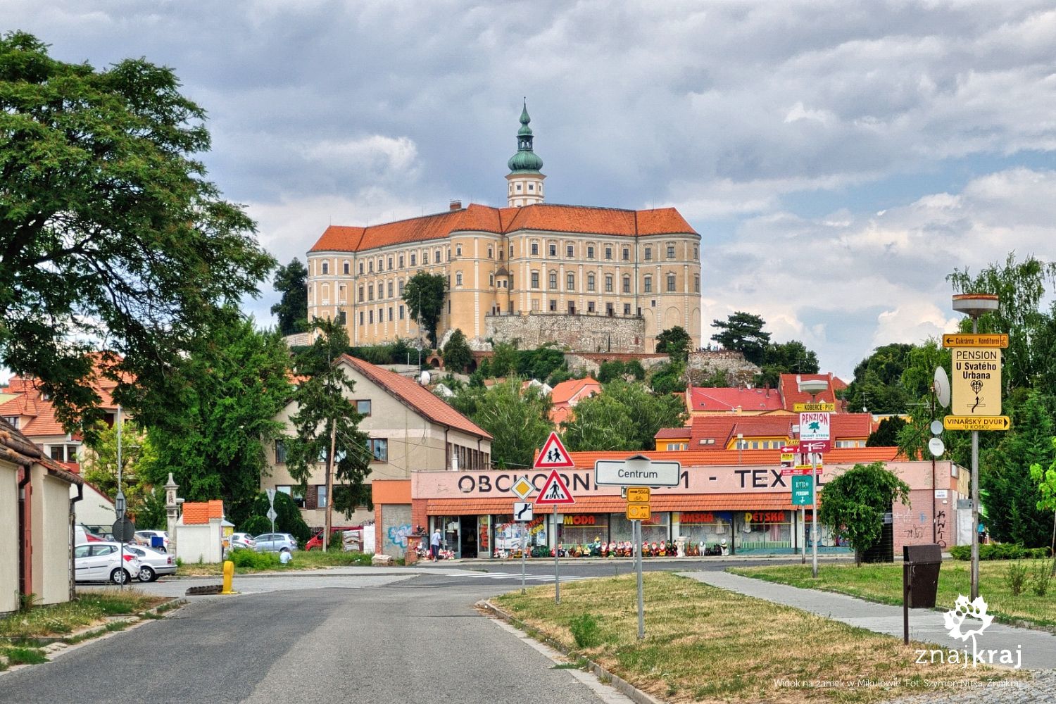 Widok na zamek w Mikulowie Widok na zamek w Mikulowie
