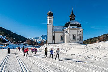 Narciarska trasa biegowa w miejscu jeziora w Seefeld